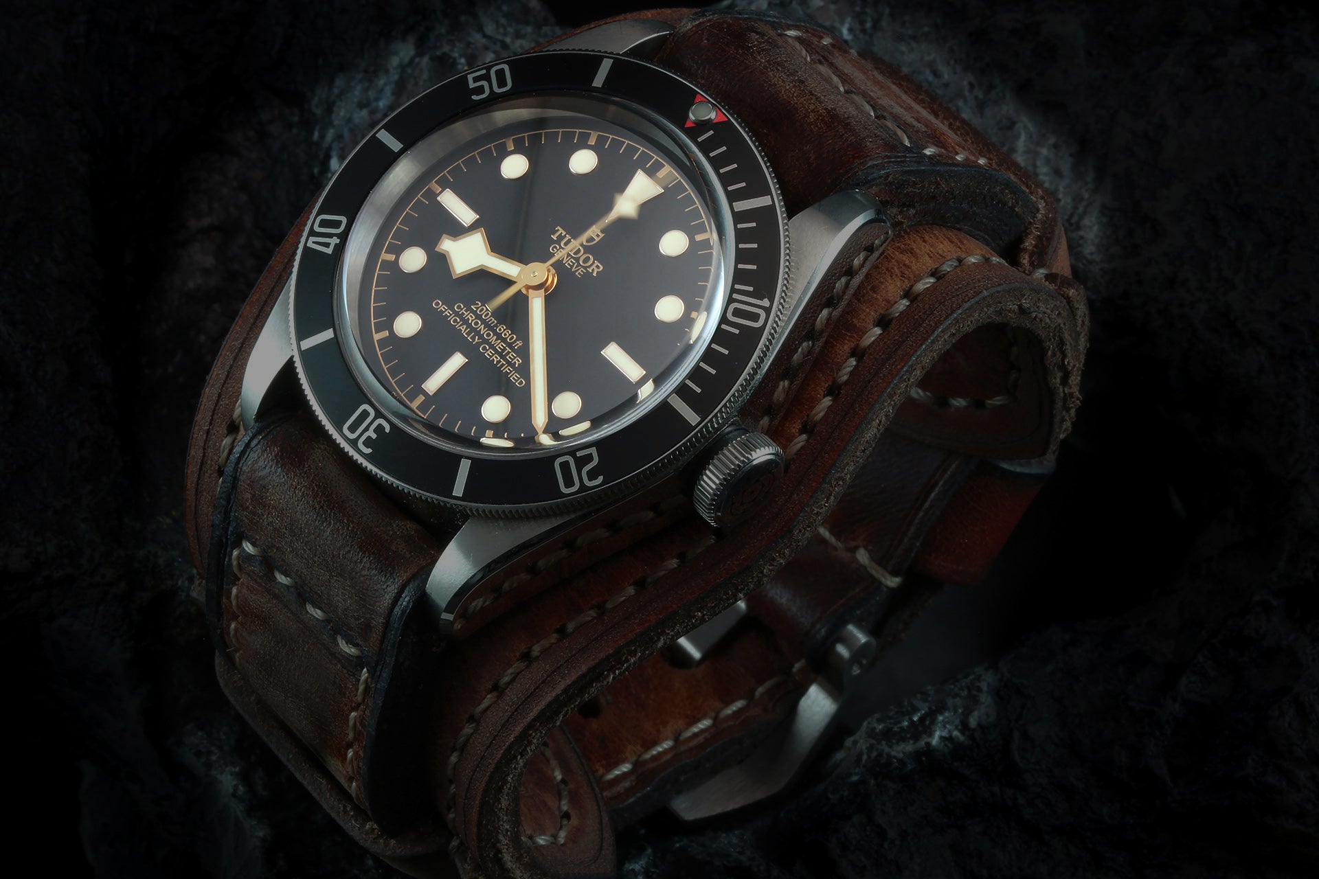 Custom Made · Winkel02 Dark Brown · Mit oder ohne Kronenschutz (optional)