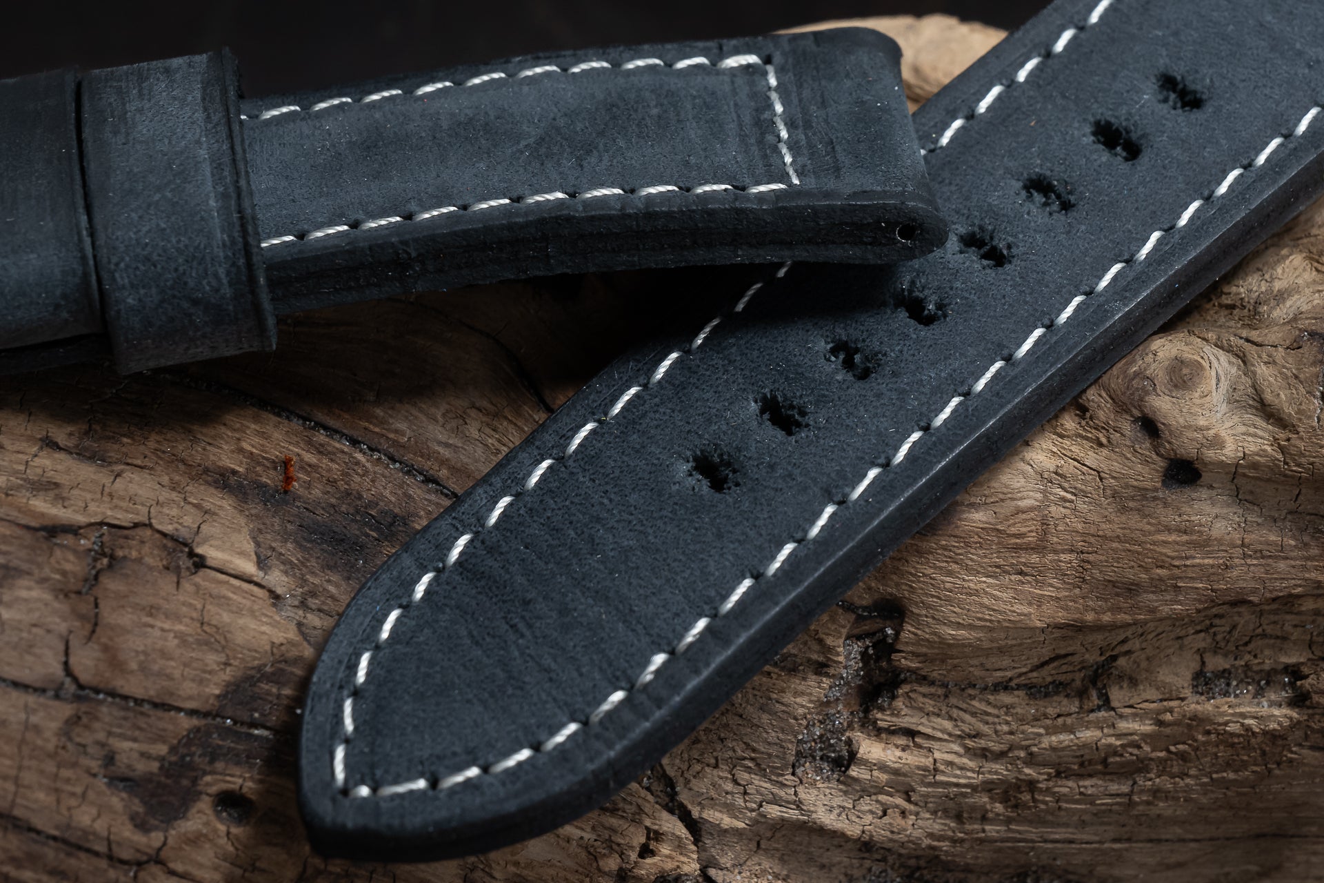 H08 - Black Historical Clean Finish