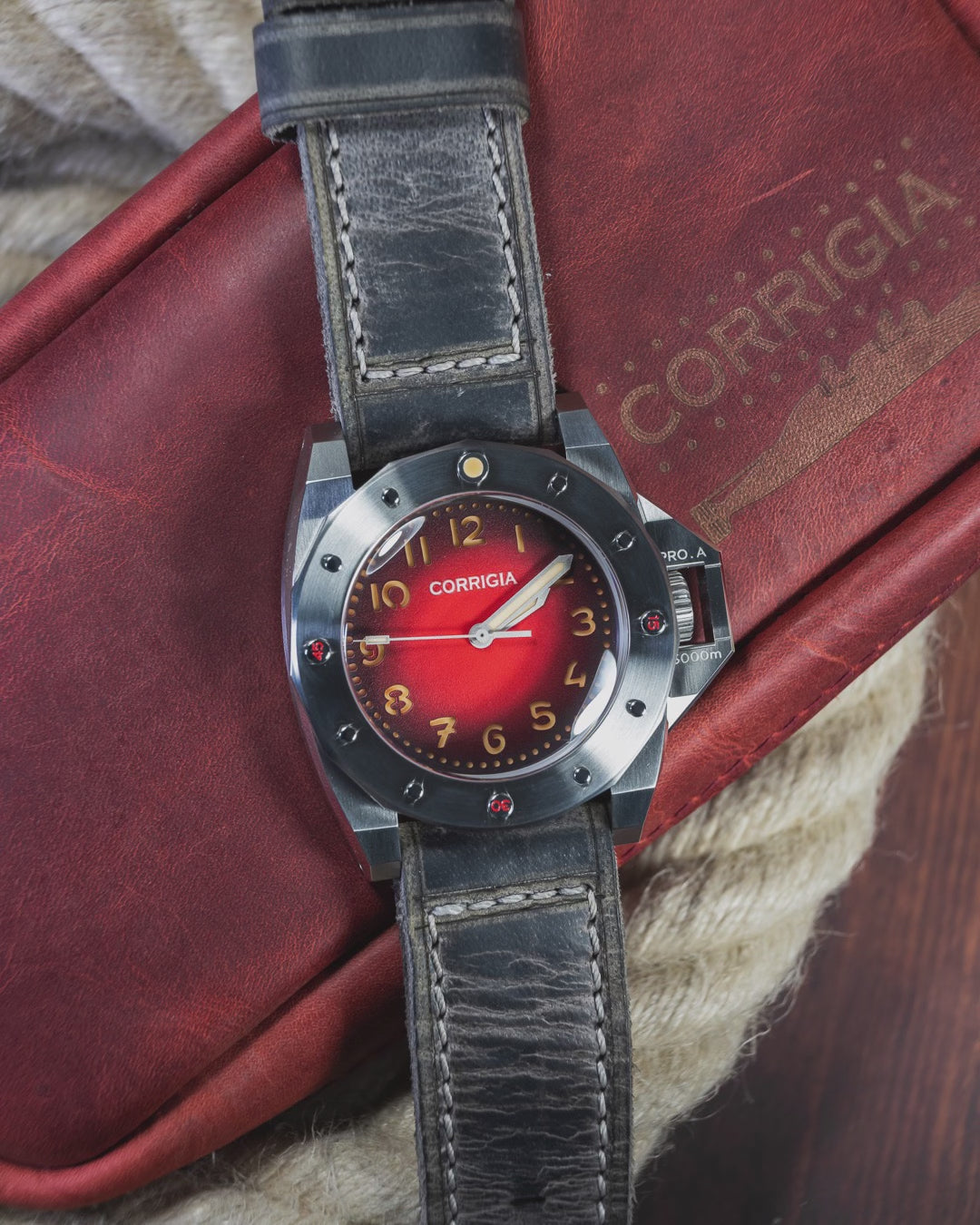 Load video: Corrigia02 Steel P-Red Ref.588-614-578-579-580